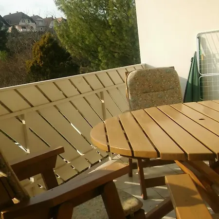 Betti Vendeghaz Apartamento *