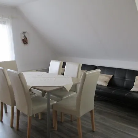 Betti Vendeghaz Apartment *