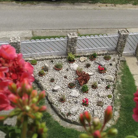 Betti Vendeghaz Alsópáhok