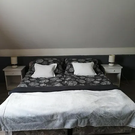 Betti Vendeghaz Apartamento *