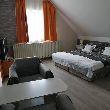 Betti Vendeghaz Apartment Alsopahok