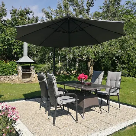 Betti Vendeghaz * Alsópáhok