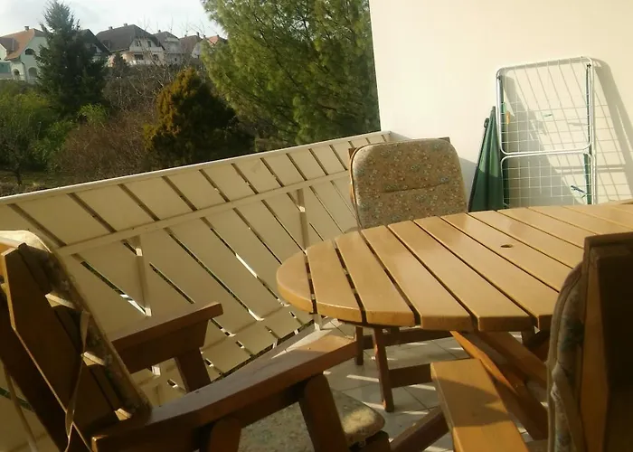 Betti Vendeghaz דירה *